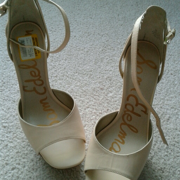 Profile Picture of Claudia Patterson (@pixeychu) on Poshmark