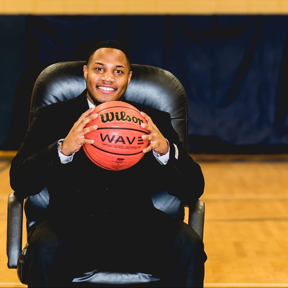 Profile Picture of Thad Williams (@williamsthad) on Poshmark