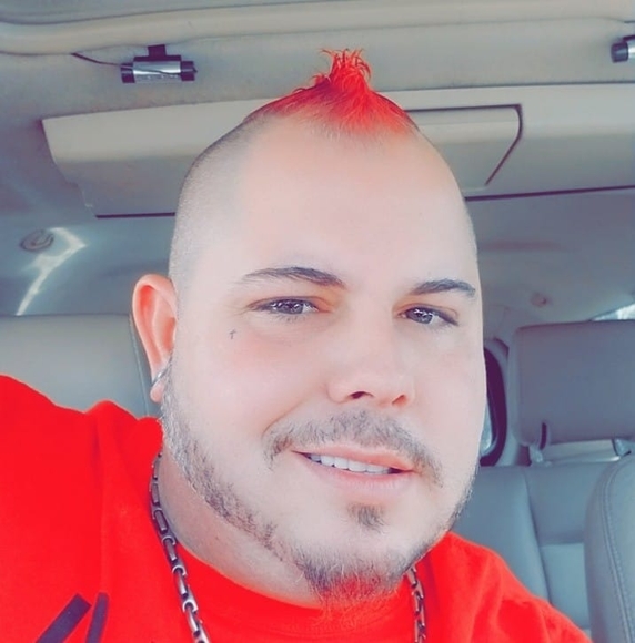 Profile Picture of Jordan Czewski (@jordanczewski) on Poshmark