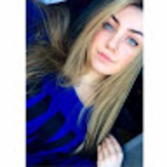 Profile Picture of Adina Pejcinovic (@adinapejcinovic) on Poshmark