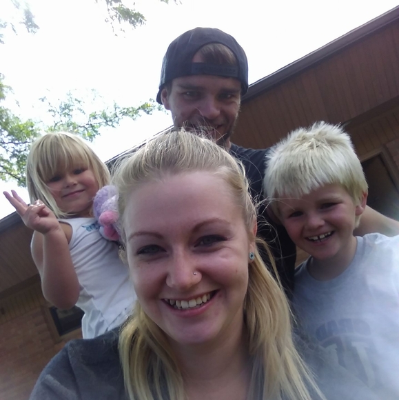 Profile Picture of Julieann Allen (@julieallen24) on Poshmark