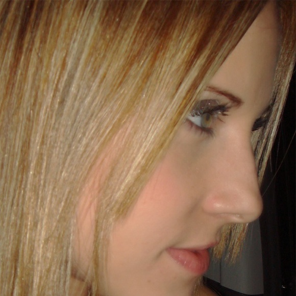 Profile Picture of Renate Moore (@ren_m) on Poshmark