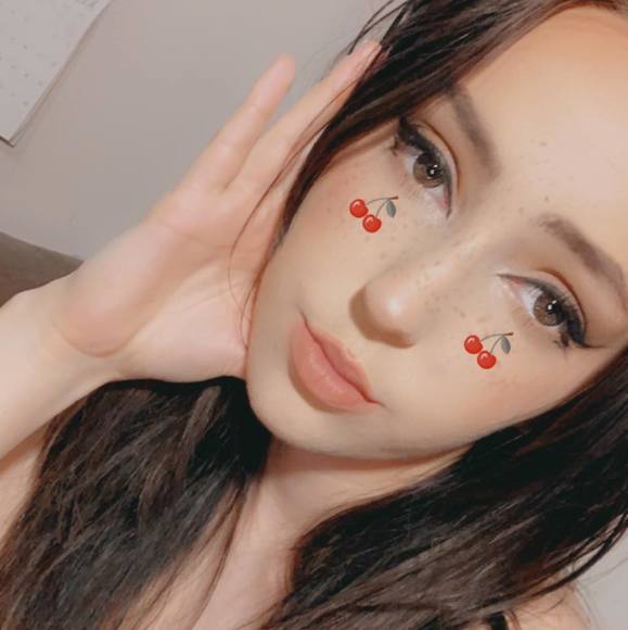 Profile Picture of Jenny Sallenback (@kaykaykafica) on Poshmark