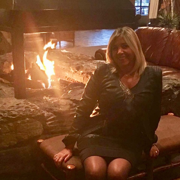 Profile Picture of Luciana Tomasello (@tropical_beauty) on Poshmark