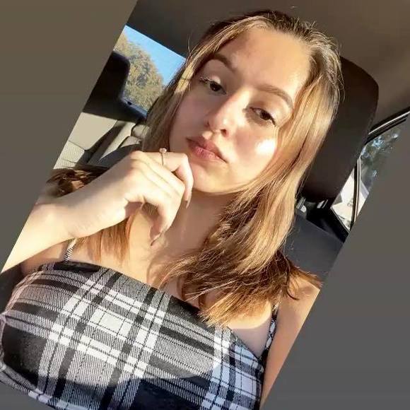 Profile Picture of Itzel Sanchez (@itzelsanchez263) on Poshmark