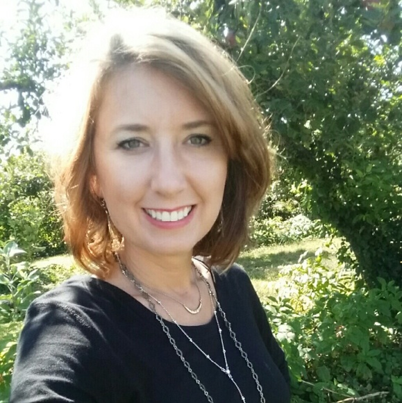 Profile Picture of Toni Kosick (@tonimarie7719) on Poshmark