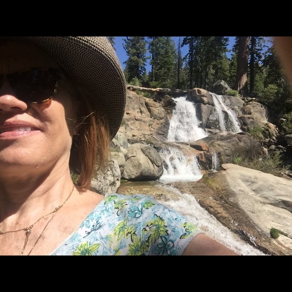 Profile Picture of Carolyn Frazier (@cfrazier0811) on Poshmark