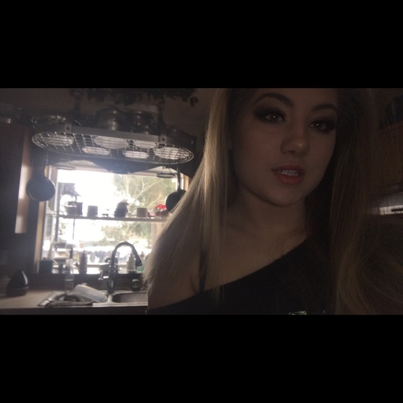 Profile Picture of Lauren Foresha (@lauren___0409) on Poshmark