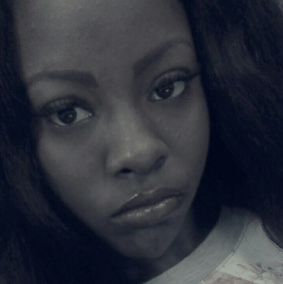 Profile Picture of Shameria Howell (@meriaaa) on Poshmark