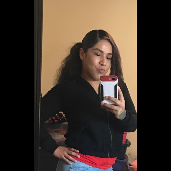 Profile Picture of Lillian Vasquez (@lillianv87) on Poshmark