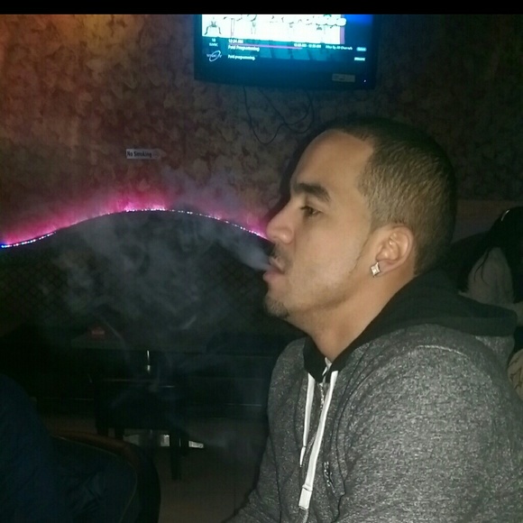 Profile Picture of Bob Bob (@sneakz2) on Poshmark