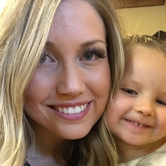 Profile Picture of Leslie Mrusek (@lesliemrusek) on Poshmark