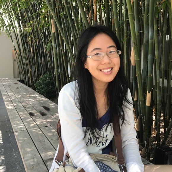 Profile Picture of Shari Afuso (@syafuso) on Poshmark