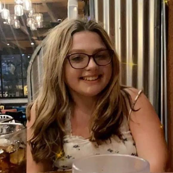 Profile Picture of Kari Gellett-cameron (@karicameron) on Poshmark