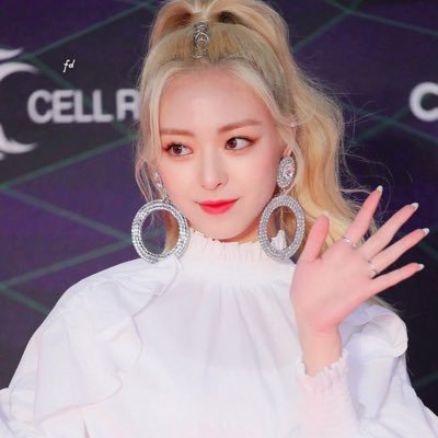 Profile Picture of Catherine (@Iris_yixuan) on Twitter