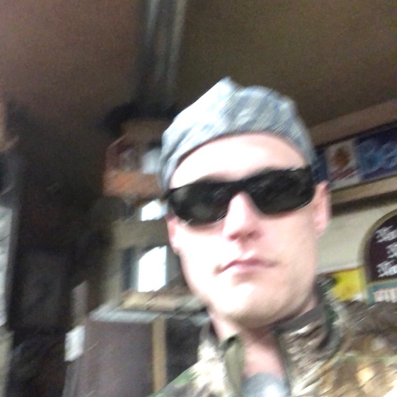 Profile Picture of Brandon Julka (@bjulka93) on Poshmark