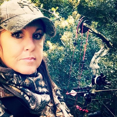 Profile Picture of Kim McFarland ♡ (@BowtechCombs) on Twitter