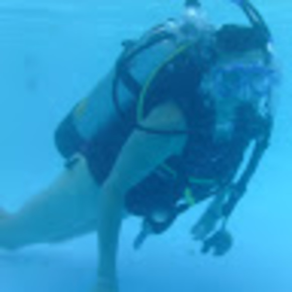 Elizabeth Klevens - Poshmark Profile Picture of Elizabeth Klevens (@eklevens) on Poshmark