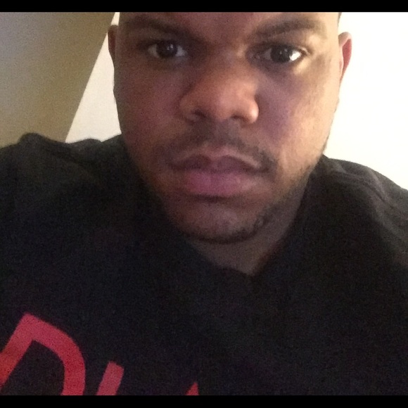 Profile Picture of Alonzo Evans-chase (@_alonzo2) on Poshmark