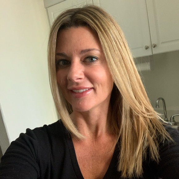 Profile Picture of Sheila Kaye (@sharris702) on Poshmark