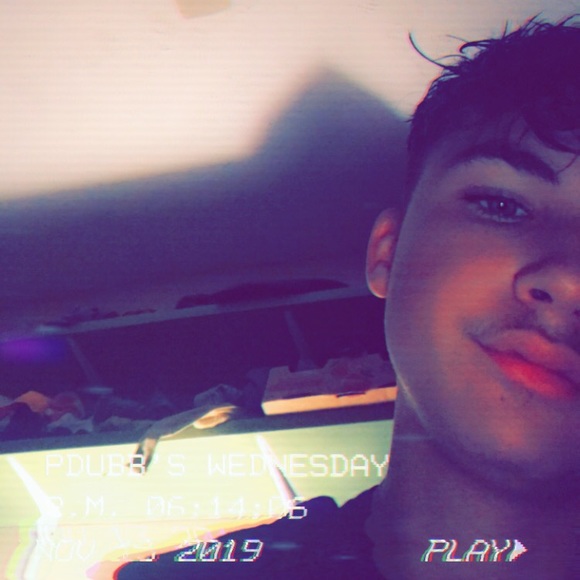 Profile Picture of Pearson Weede (@pdubaronis) on Poshmark