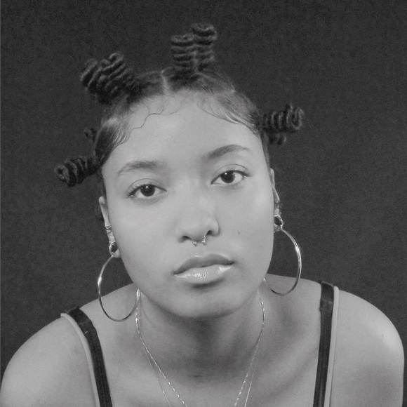 Profile Picture of April Thomas (@theaphr0dite) on Poshmark