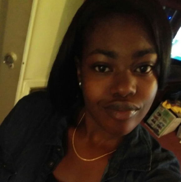 Profile Picture of Nya Moore (@nyaking) on Poshmark
