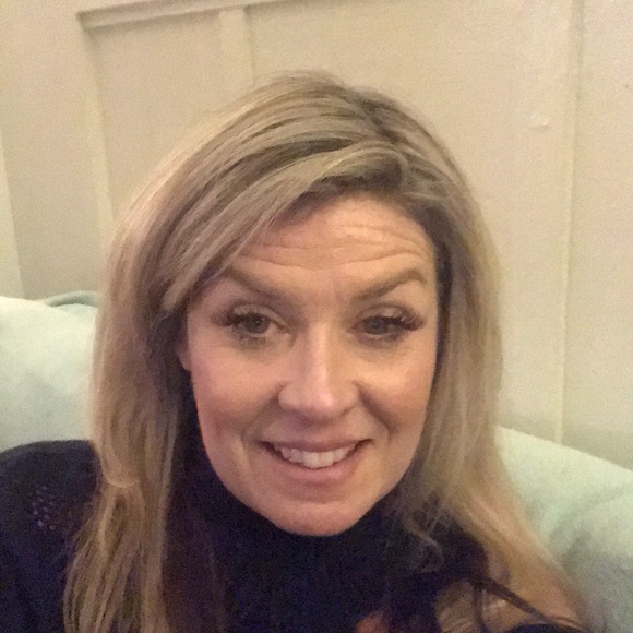 Profile Picture of Lisa Coffman (@lisamarie825) on Poshmark