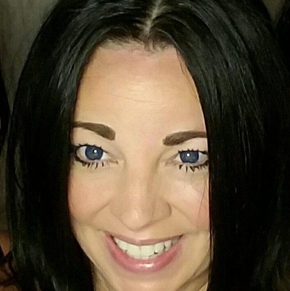 Profile Picture of Jackie Olmsted (@jolmsted) on Poshmark