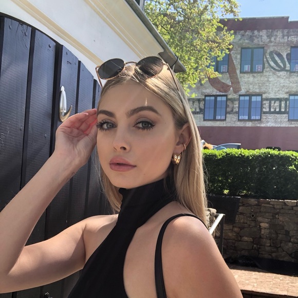 Profile Picture of Shelby Ludema (@shelby_ludema) on Poshmark