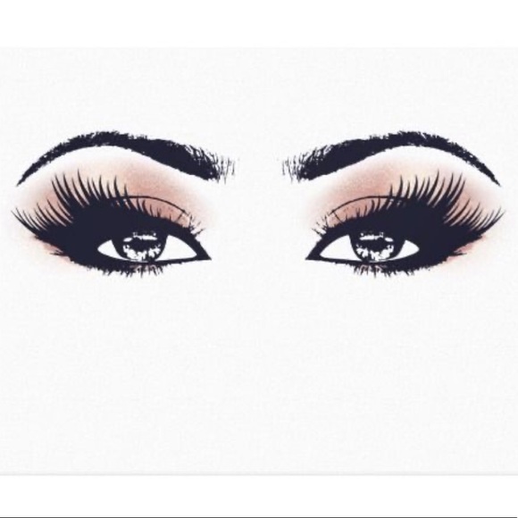 Profile Picture of Carly Klansek (@beautybargainss) on Poshmark