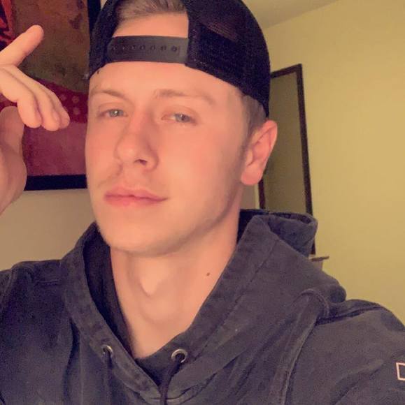 Logen Doiel - Poshmark Profile Picture of Logen Doiel (@logendoiel5) on Poshmark