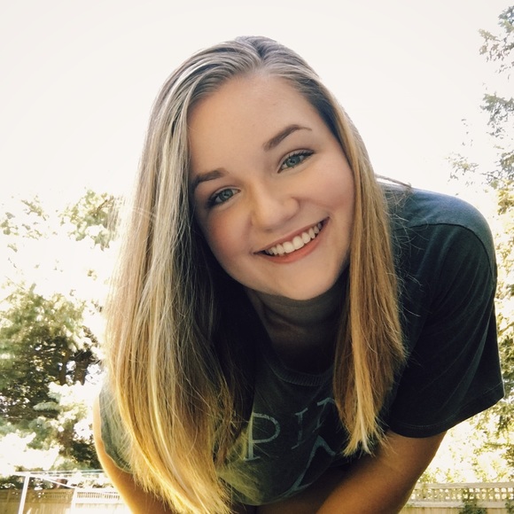 Profile Picture of Alaina Brunozzi (@alaina5212) on Poshmark