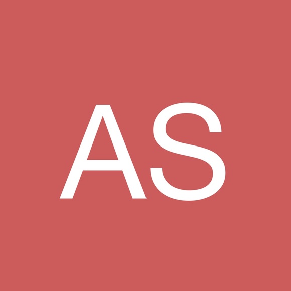 Profile Picture of Andrea Swift (@amswift93) on Poshmark