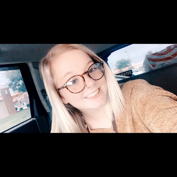 Profile Picture of Danasia Bray (@danasiabray869) on Poshmark