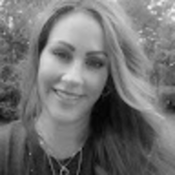 Profile Picture of Wendy Enderson (@wendyenderson) on Poshmark