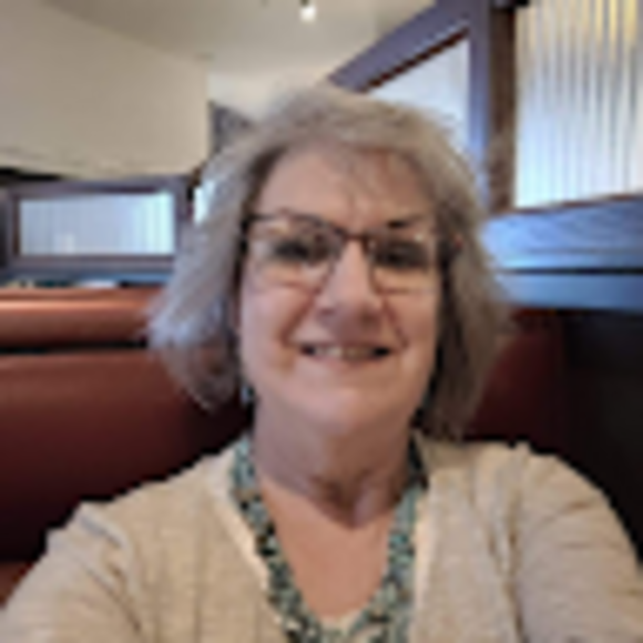 Profile Picture of Lucy Houseal (@lucyhouseal) on Poshmark