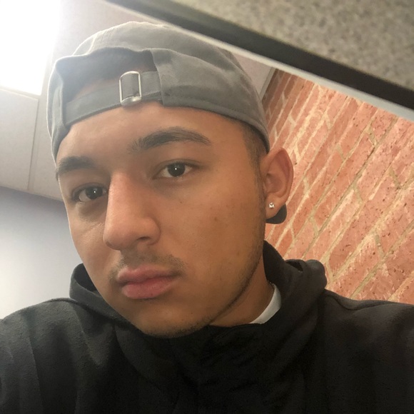 Profile Picture of Carlos Longoria (@longoria1108) on Poshmark
