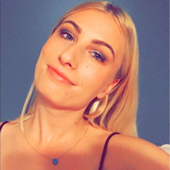 Profile Picture of Kara Kropp (@karakropp_) on Poshmark