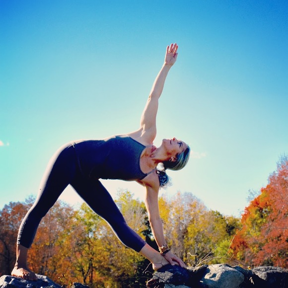 Profile Picture of Valerie Schneiderman (@vschneiderman1) on Poshmark
