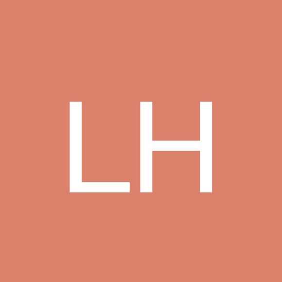 Profile Picture of Lara Harrison (@lalahar123) on Poshmark