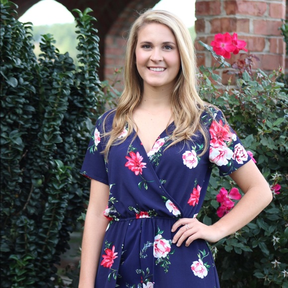 Profile Picture of Laura Costner (@lauracostner) on Poshmark