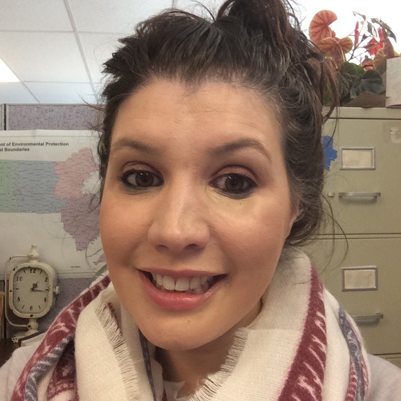 Profile Picture of Michelle Blanchard (@miblanchard) on Poshmark
