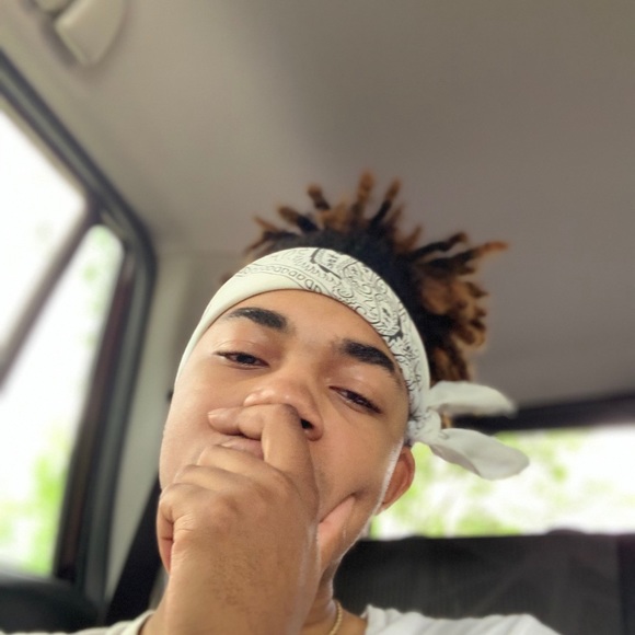 Profile Picture of Keith Perry (@keithperry2000) on Poshmark