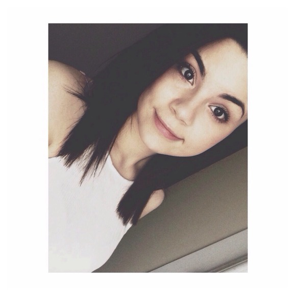 Profile Picture of Shayna Sabetta (@shaaynaaaa) on Poshmark