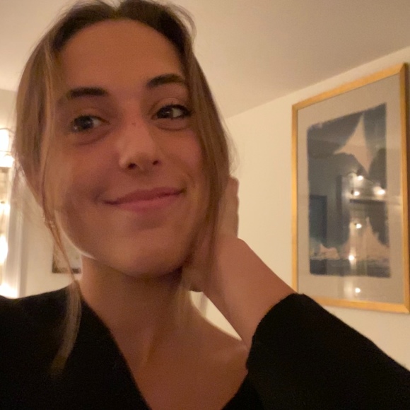 Profile Picture of Carolyn Modlish (@cmod25) on Poshmark