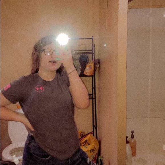 Profile Picture of Jacey Honaker (@jaceyhonaker) on Poshmark