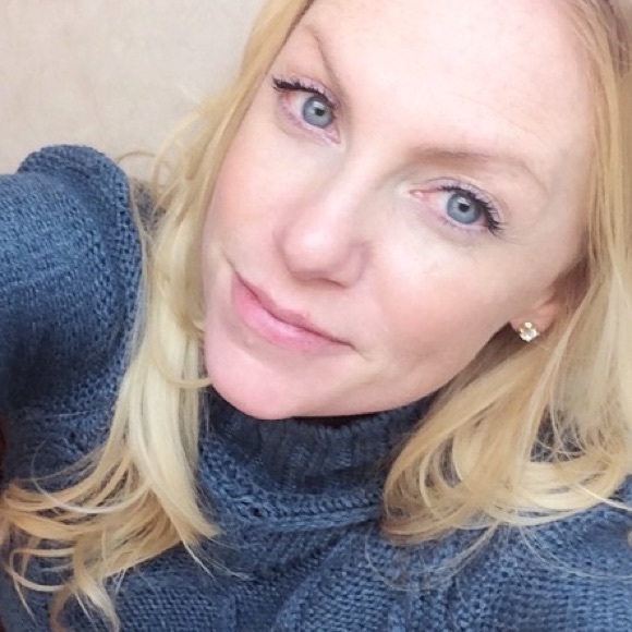 Profile Picture of Beth Knopp (@bethk907) on Poshmark