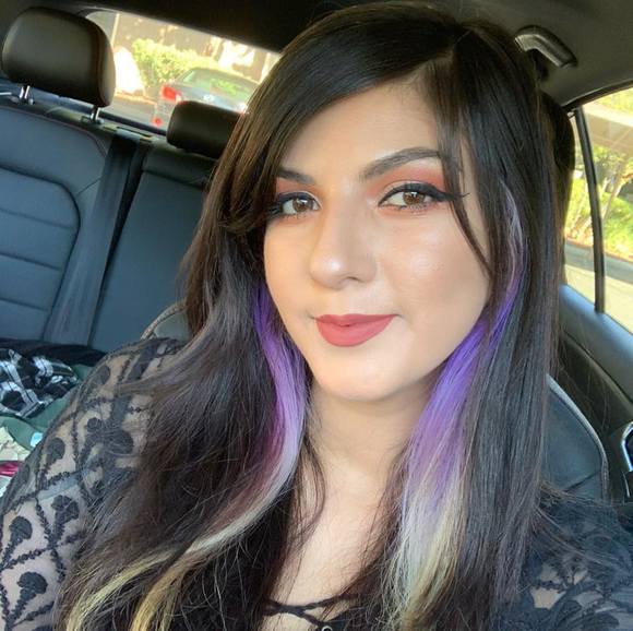 Profile Picture of Andrea Torrez (@andweeatorres) on Poshmark