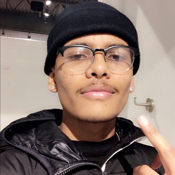 Profile Picture of Elijah Singh (@ouueli) on Poshmark